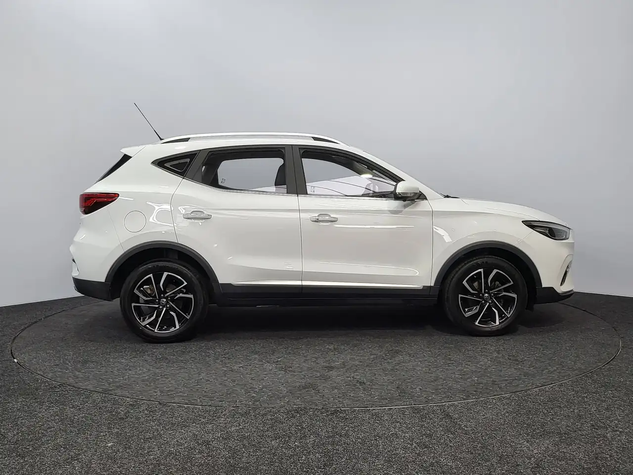 MG ZS - 7