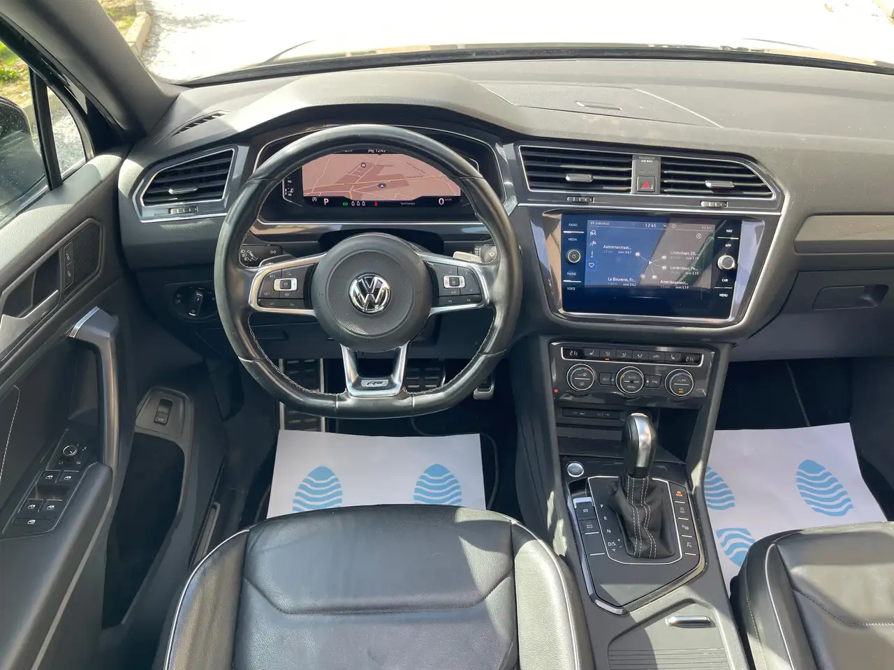 Volkswagen Tiguan - 12