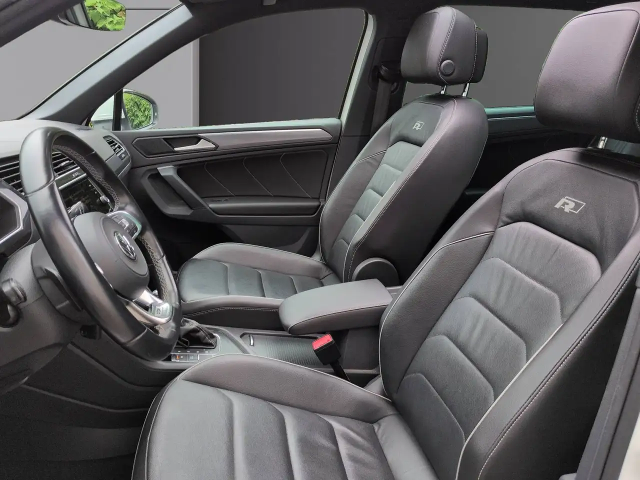 Volkswagen Tiguan - 10