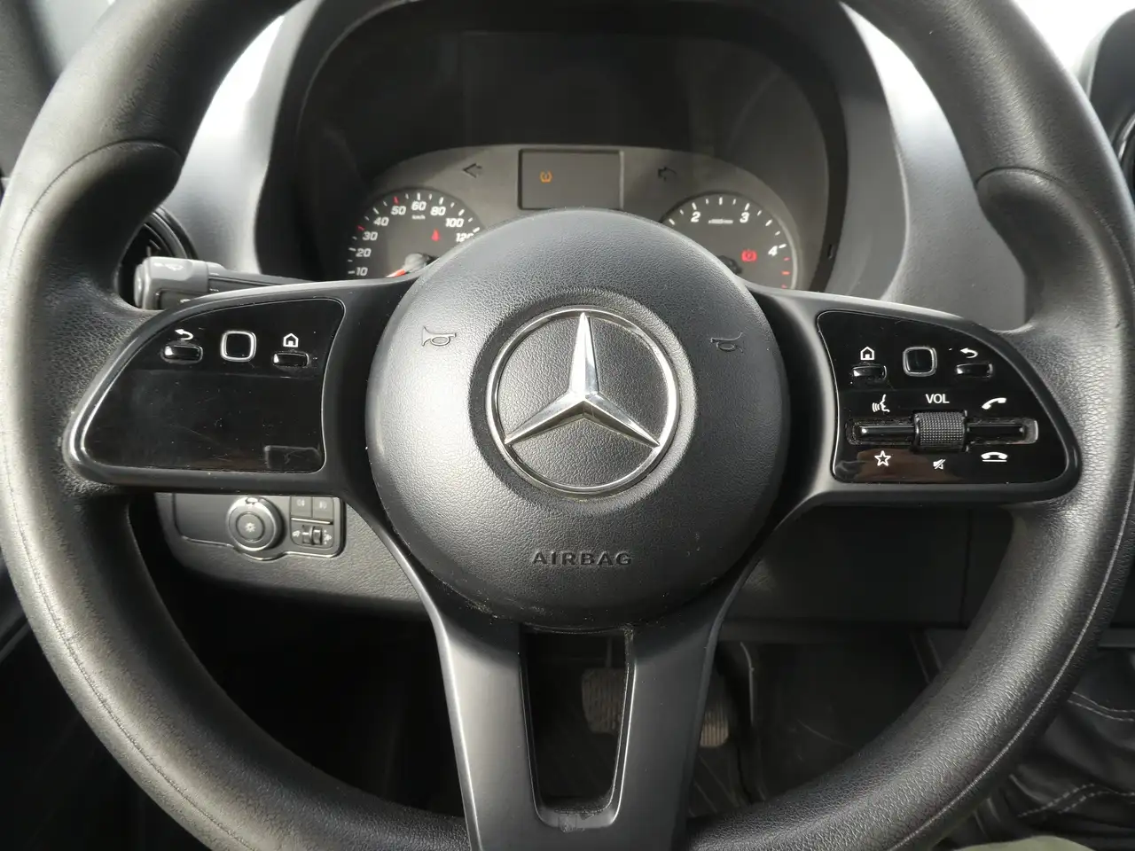 Mercedes-Benz Sprinter - 10