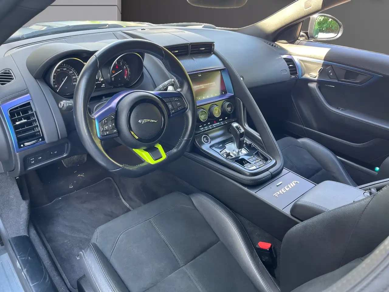 Jaguar F-Type - 8