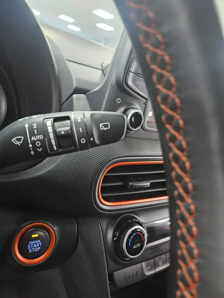 Hyundai KONA - 15