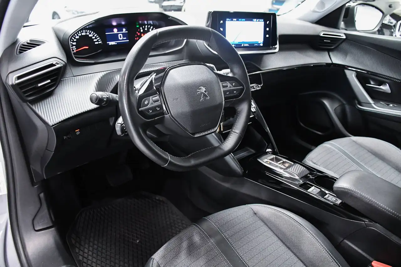 Peugeot 2008 - 8