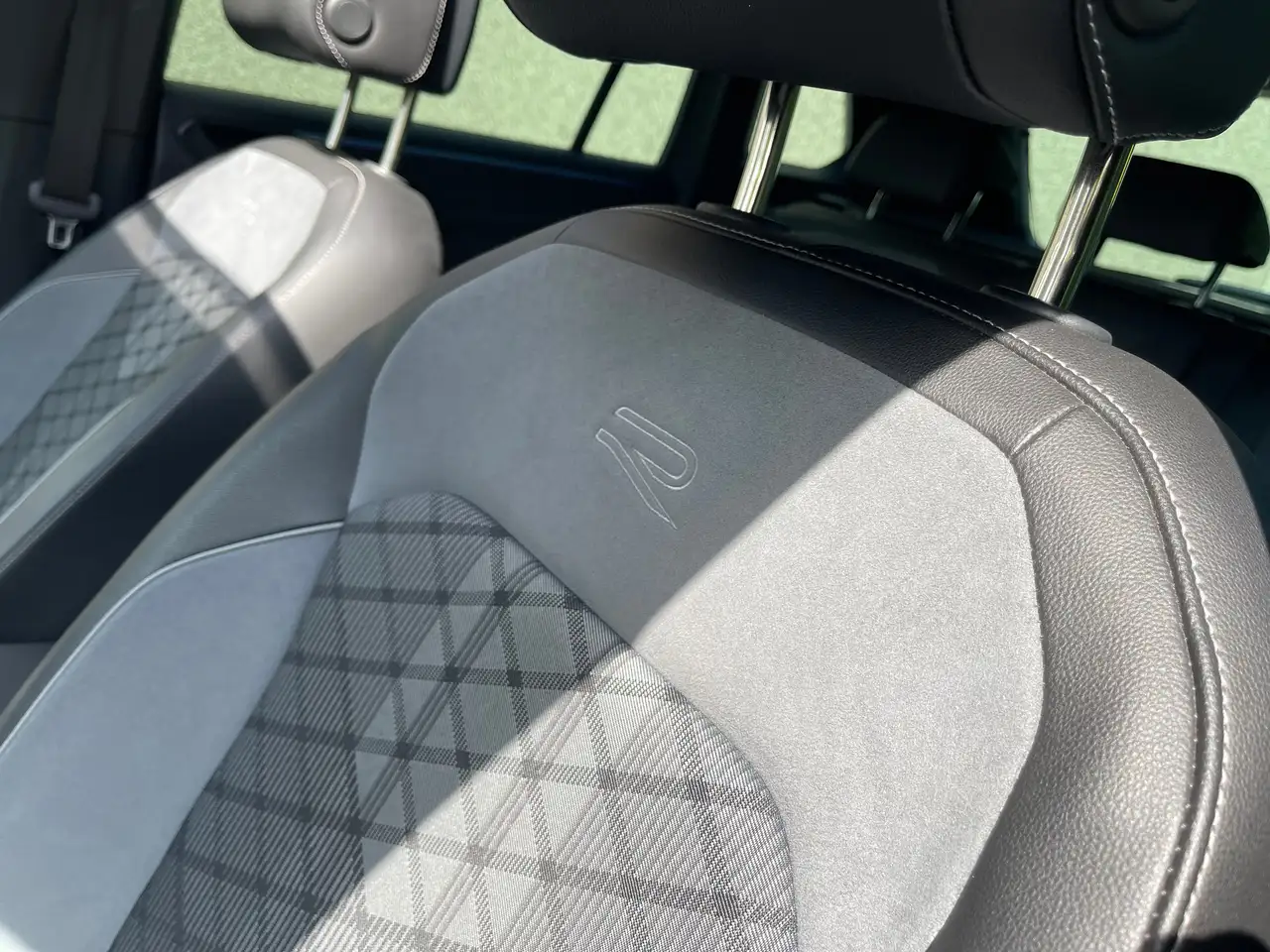 Volkswagen Tiguan - 12