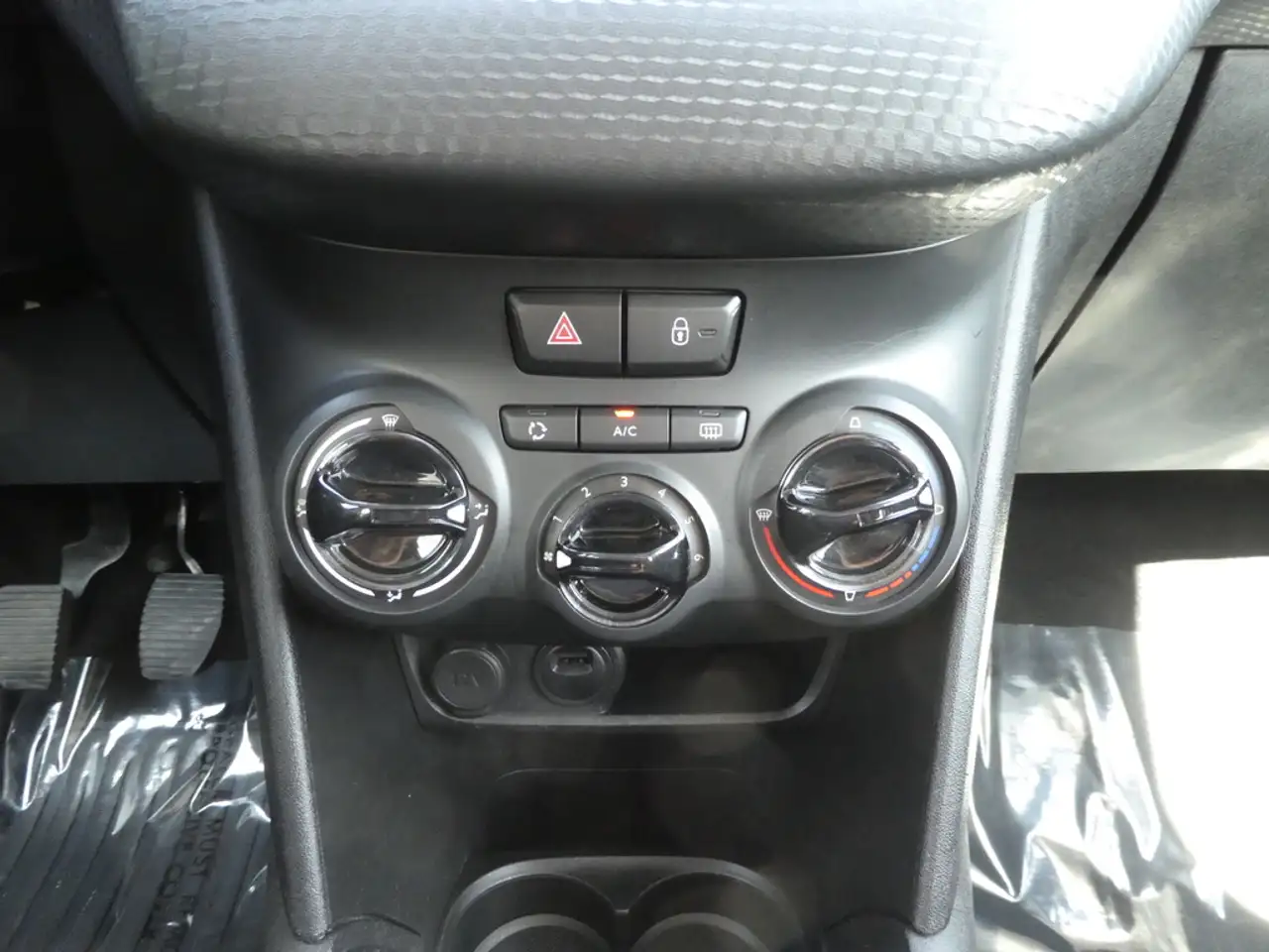 Peugeot 208 - 11