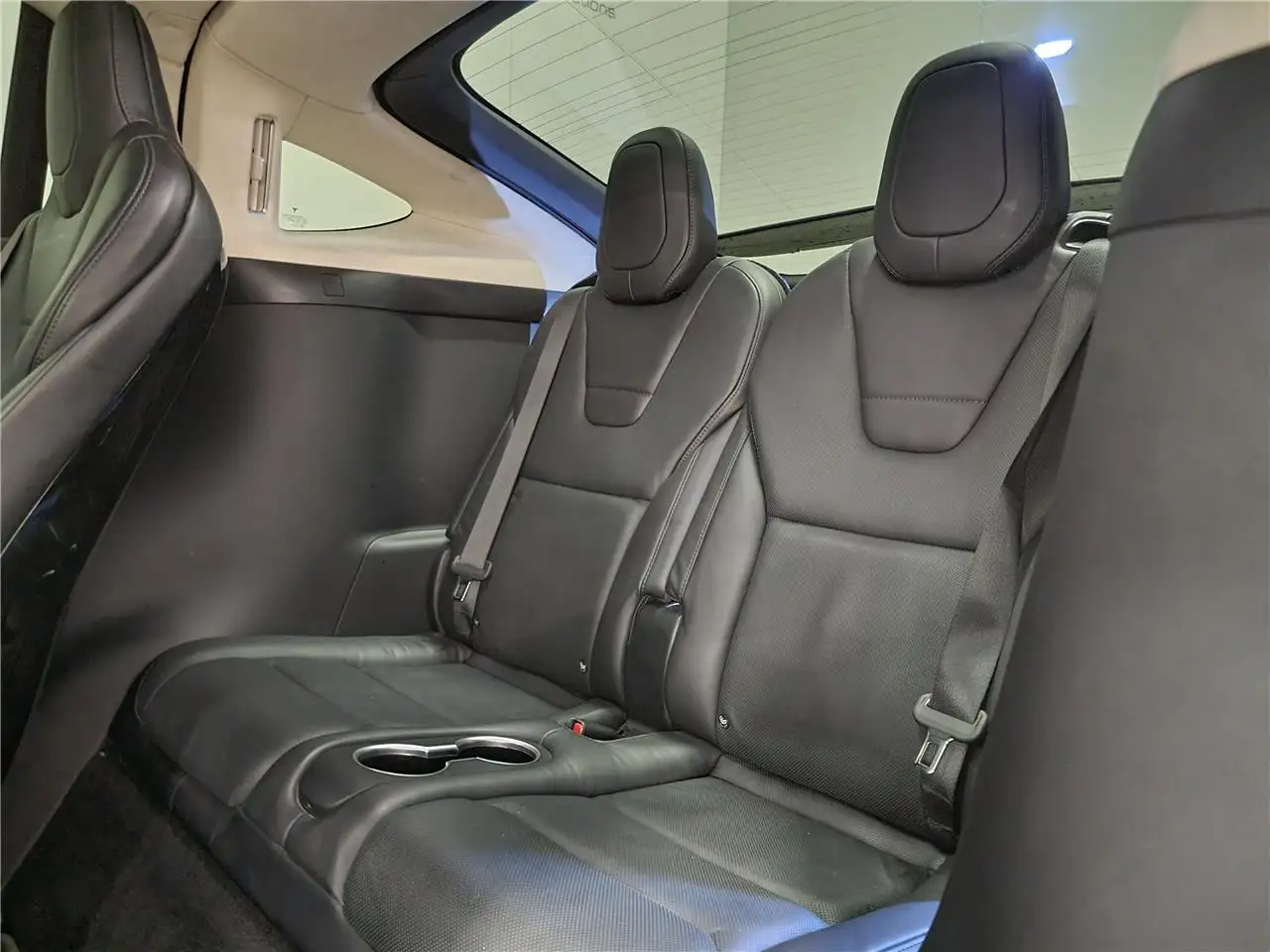 Tesla Model X - 11