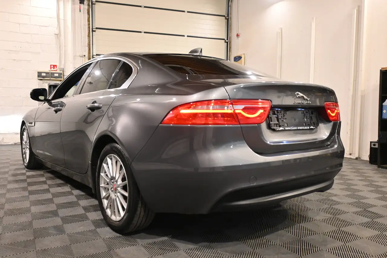 Jaguar XE - 5