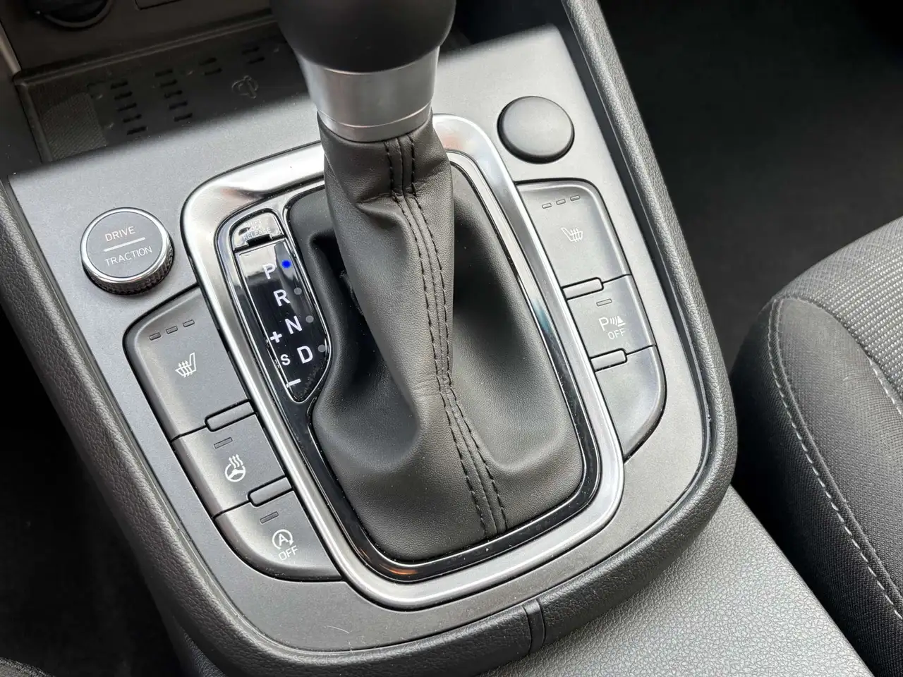 Hyundai KONA - 10
