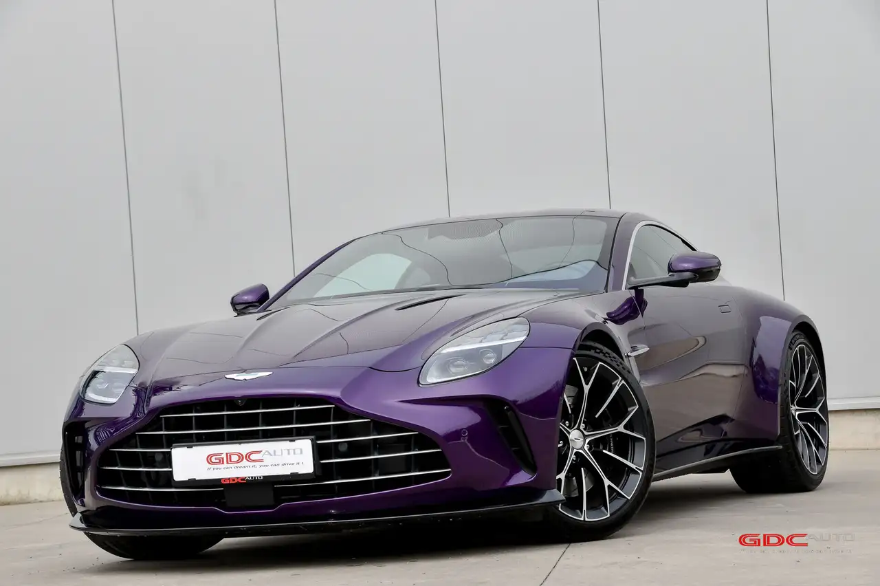 Aston Martin Vantage - 2