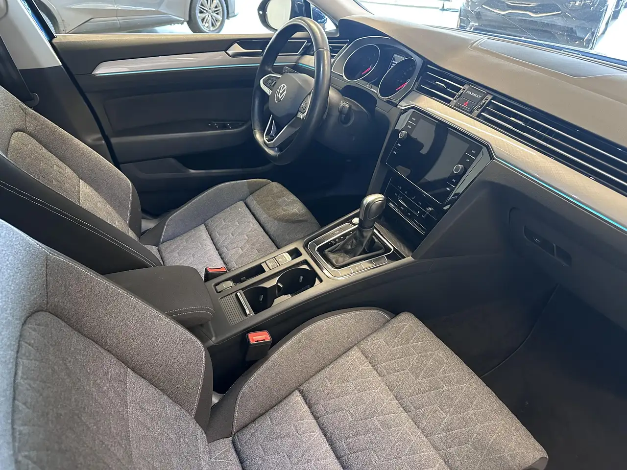 Volkswagen Passat - 2