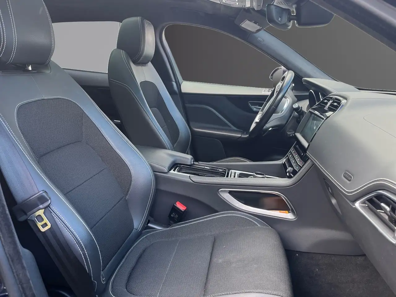 Jaguar F-Pace - 10