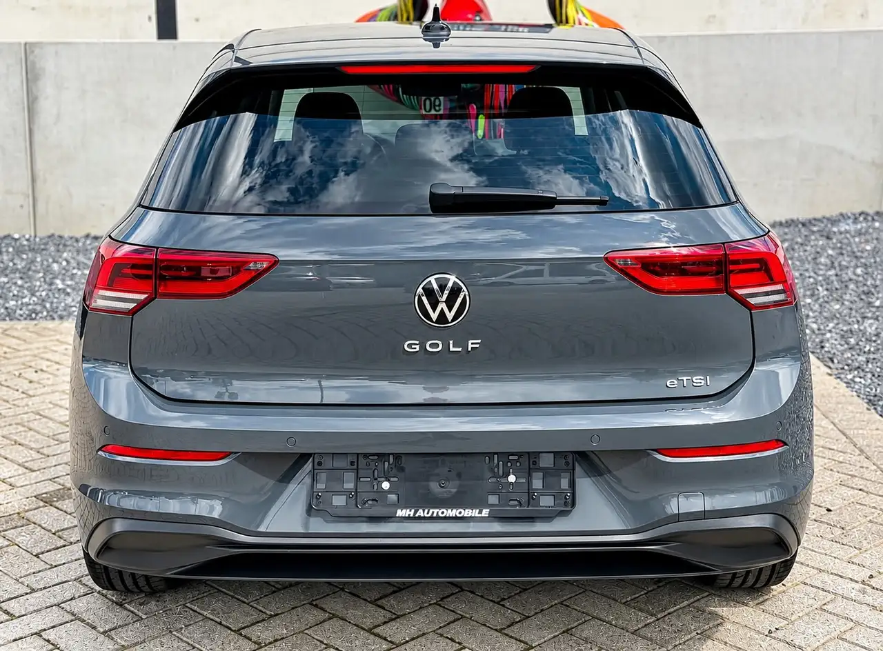 Volkswagen Golf - 6