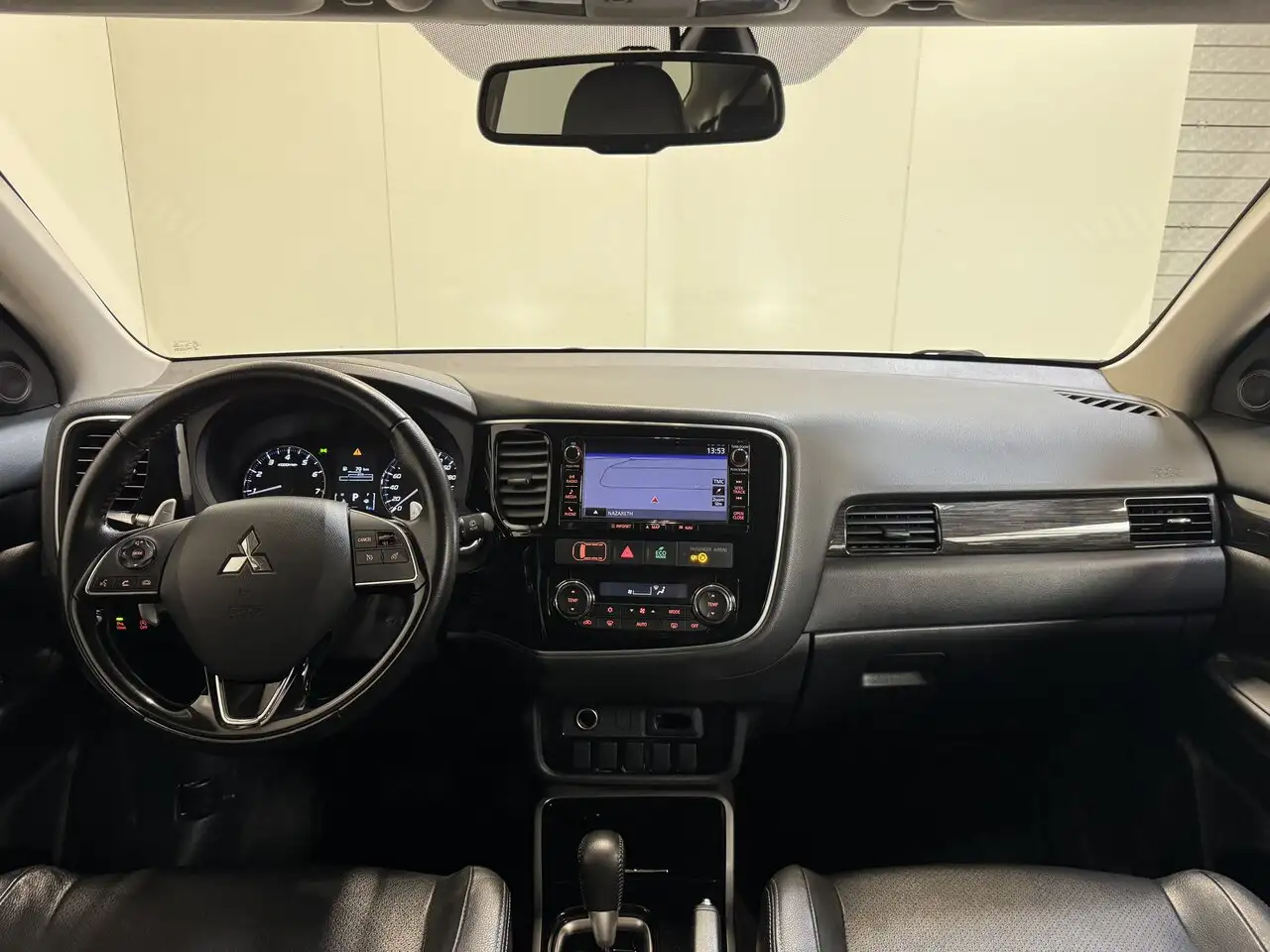 Mitsubishi Outlander - 12