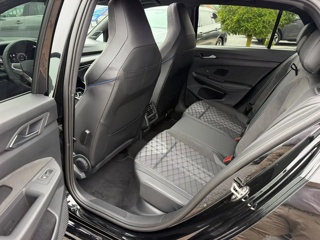 Volkswagen Golf - 8