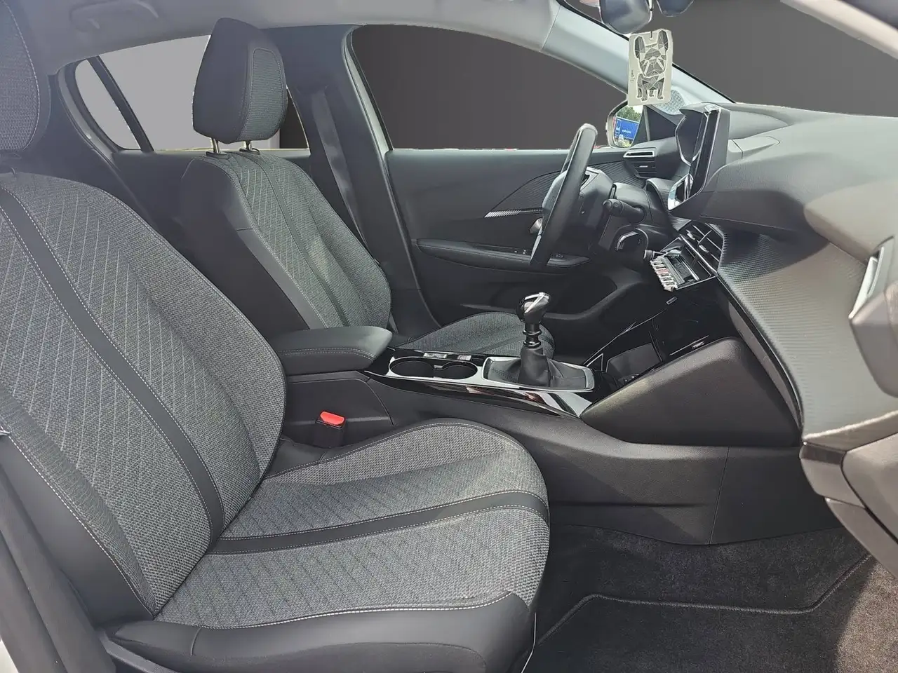 Peugeot 208 - 9