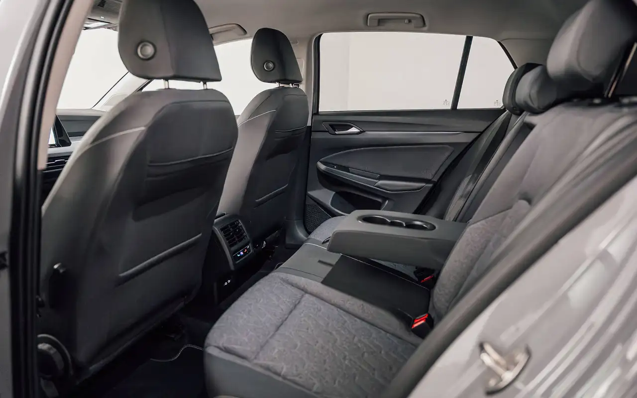 Volkswagen Golf - 10