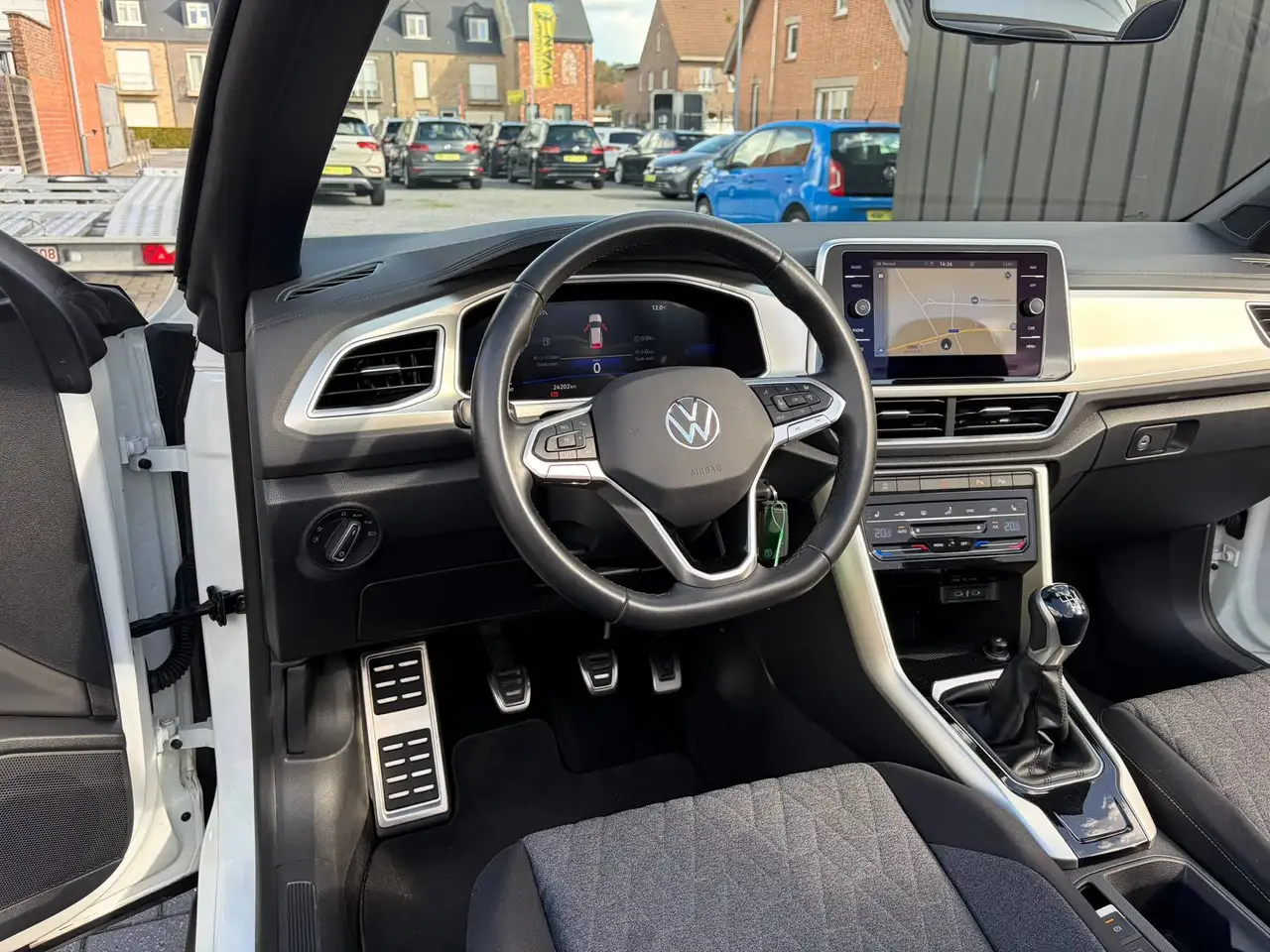 Volkswagen T-Roc - 14
