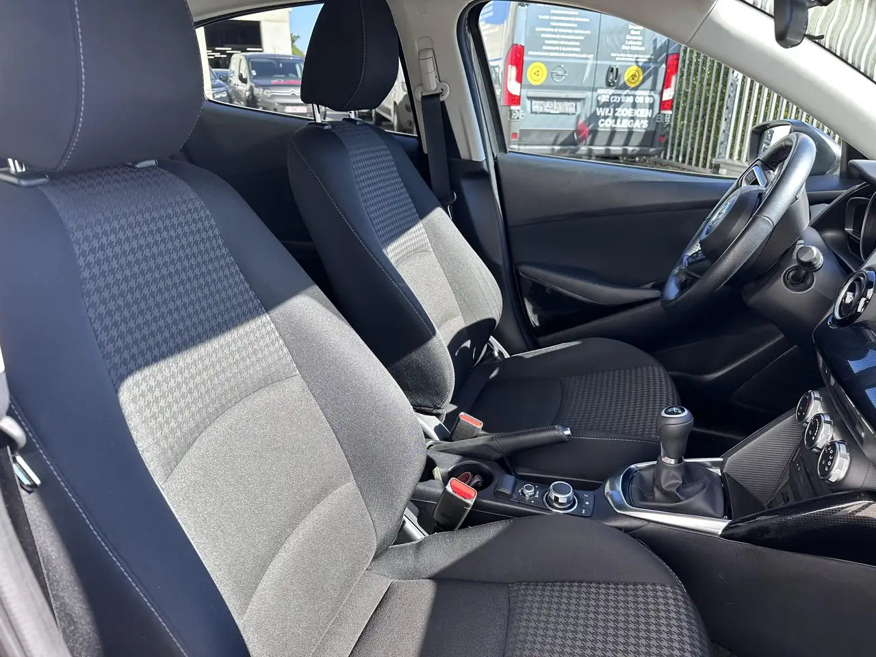 Mazda 2 - 12