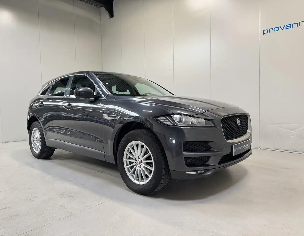 Jaguar F-Pace - 5