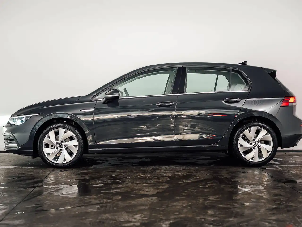 Volkswagen Golf - 2