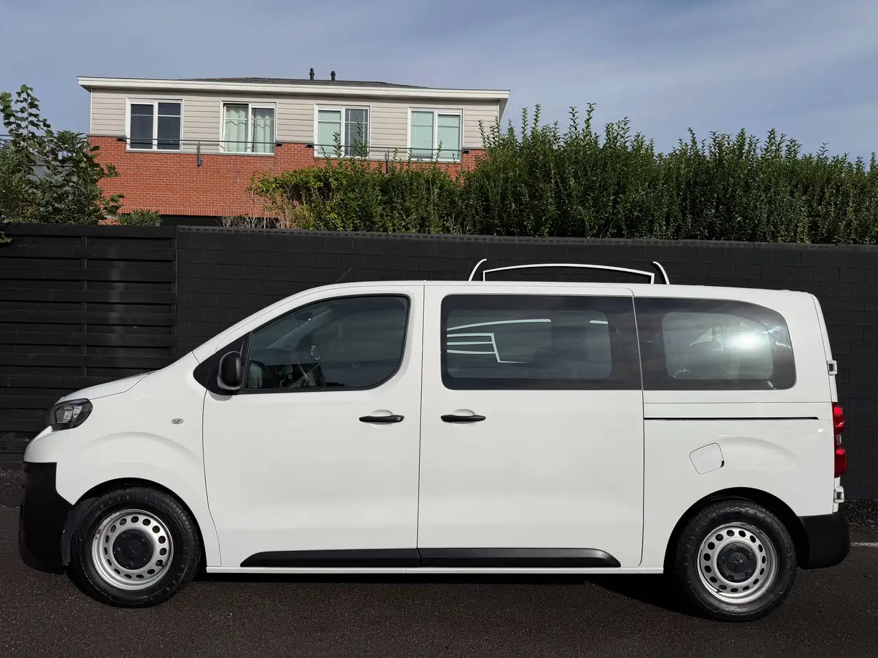 Peugeot Traveller - 2