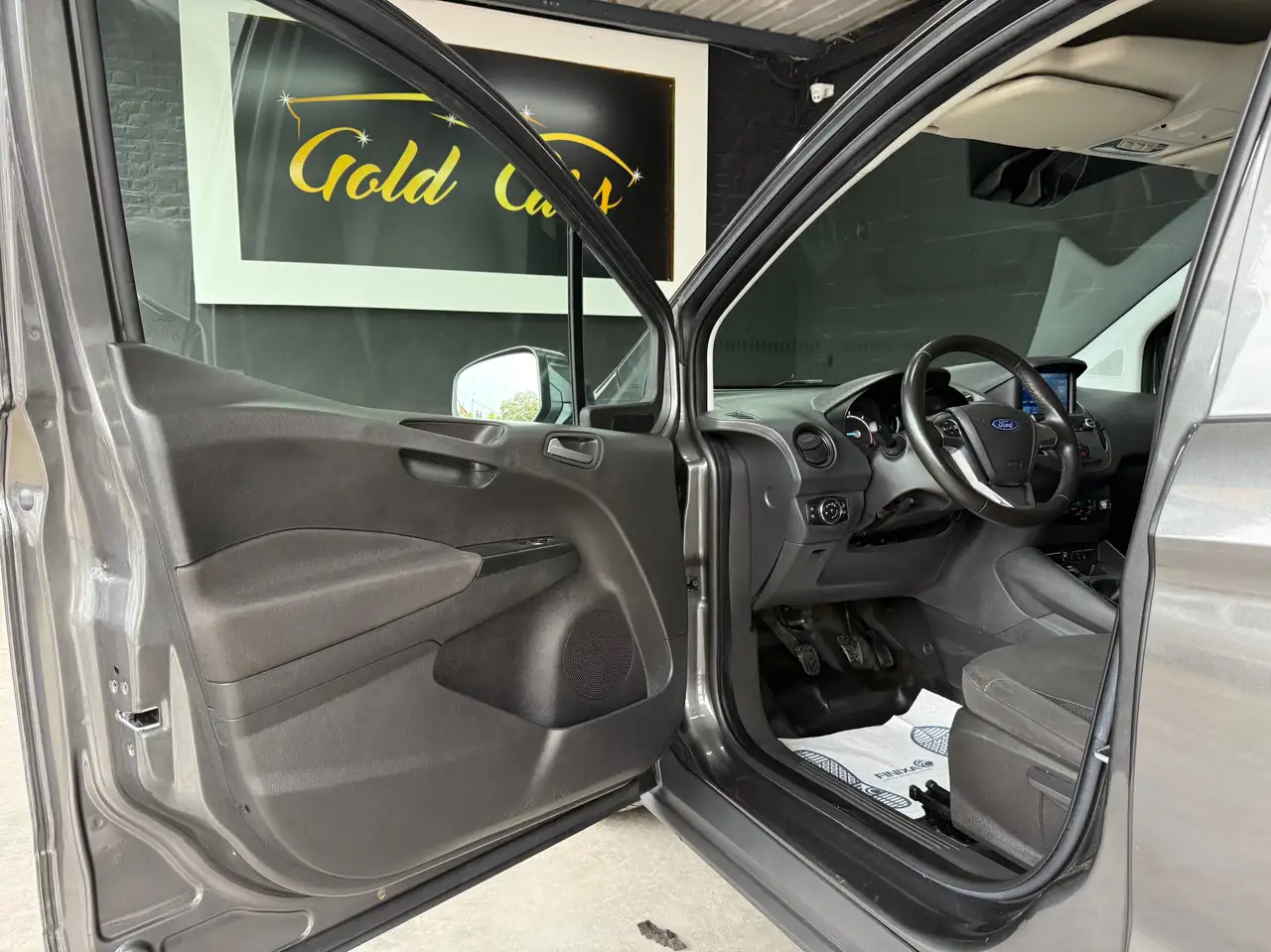 Ford Transit Courier - 9