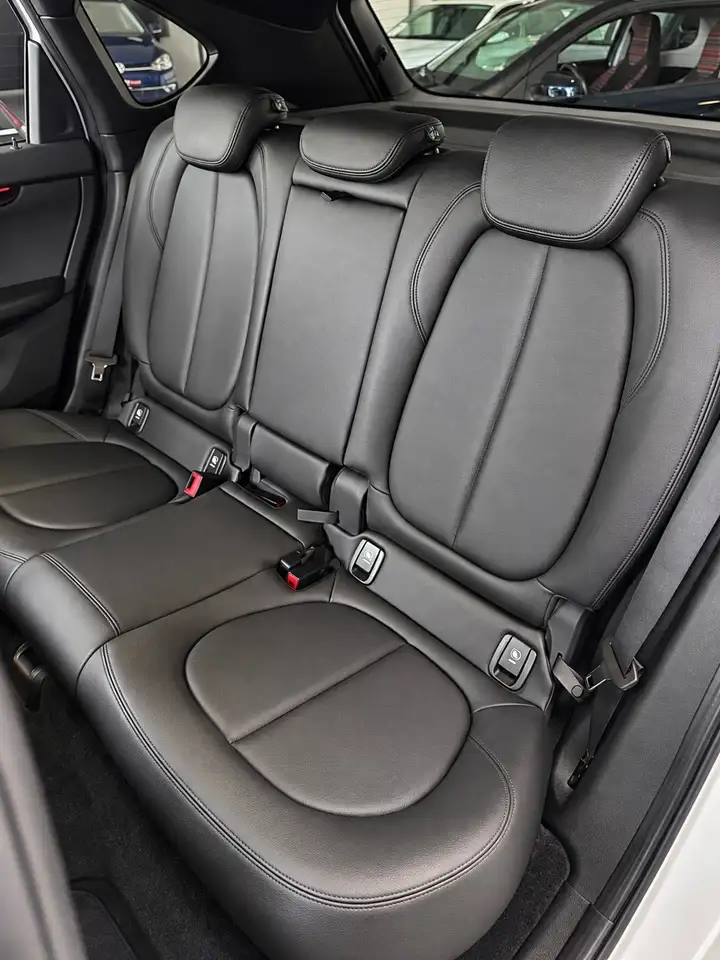 BMW 218 - 11