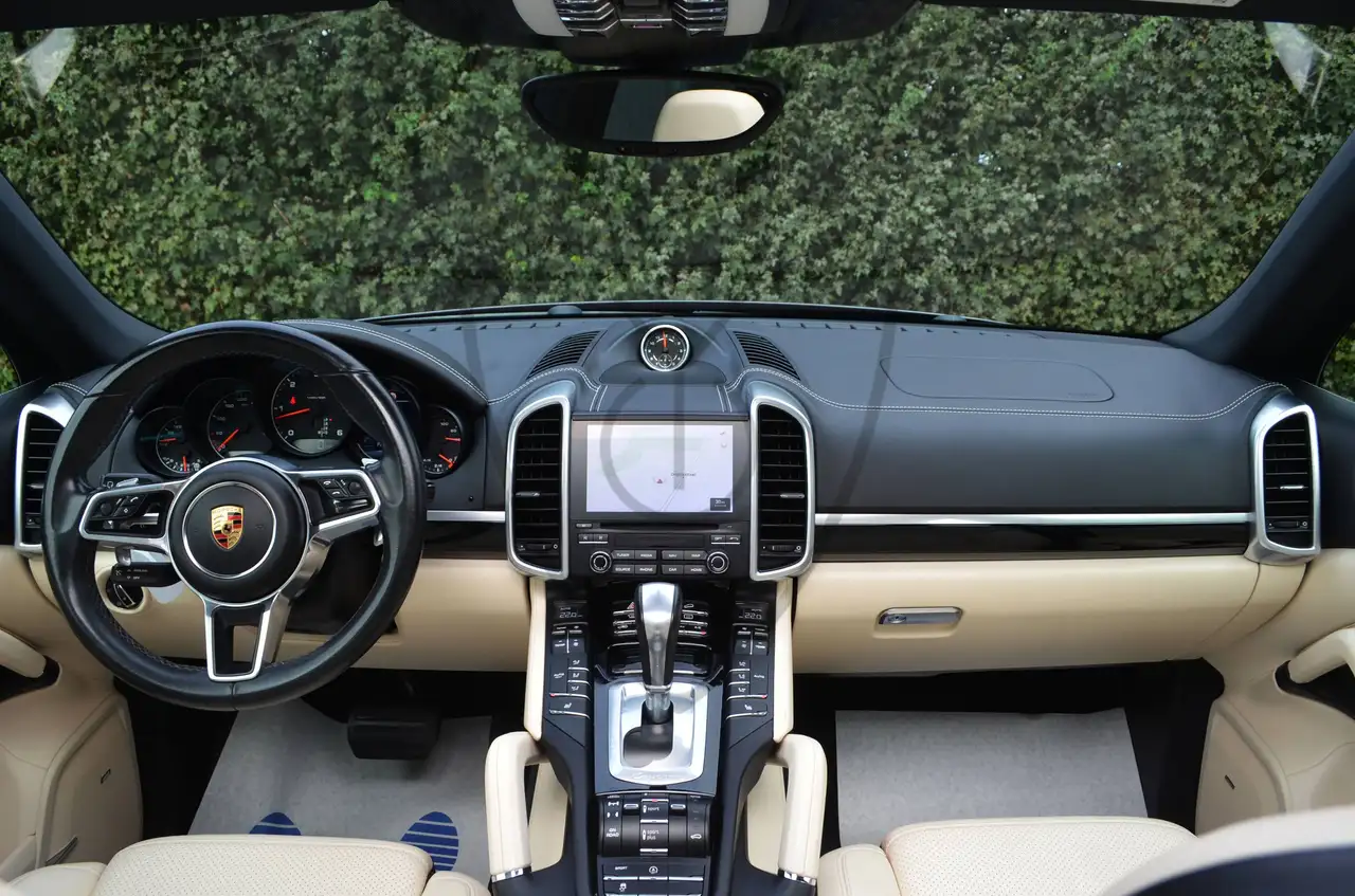 Porsche Cayenne - 9