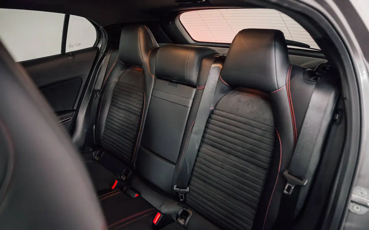 Mercedes-Benz GLA 180 - 9