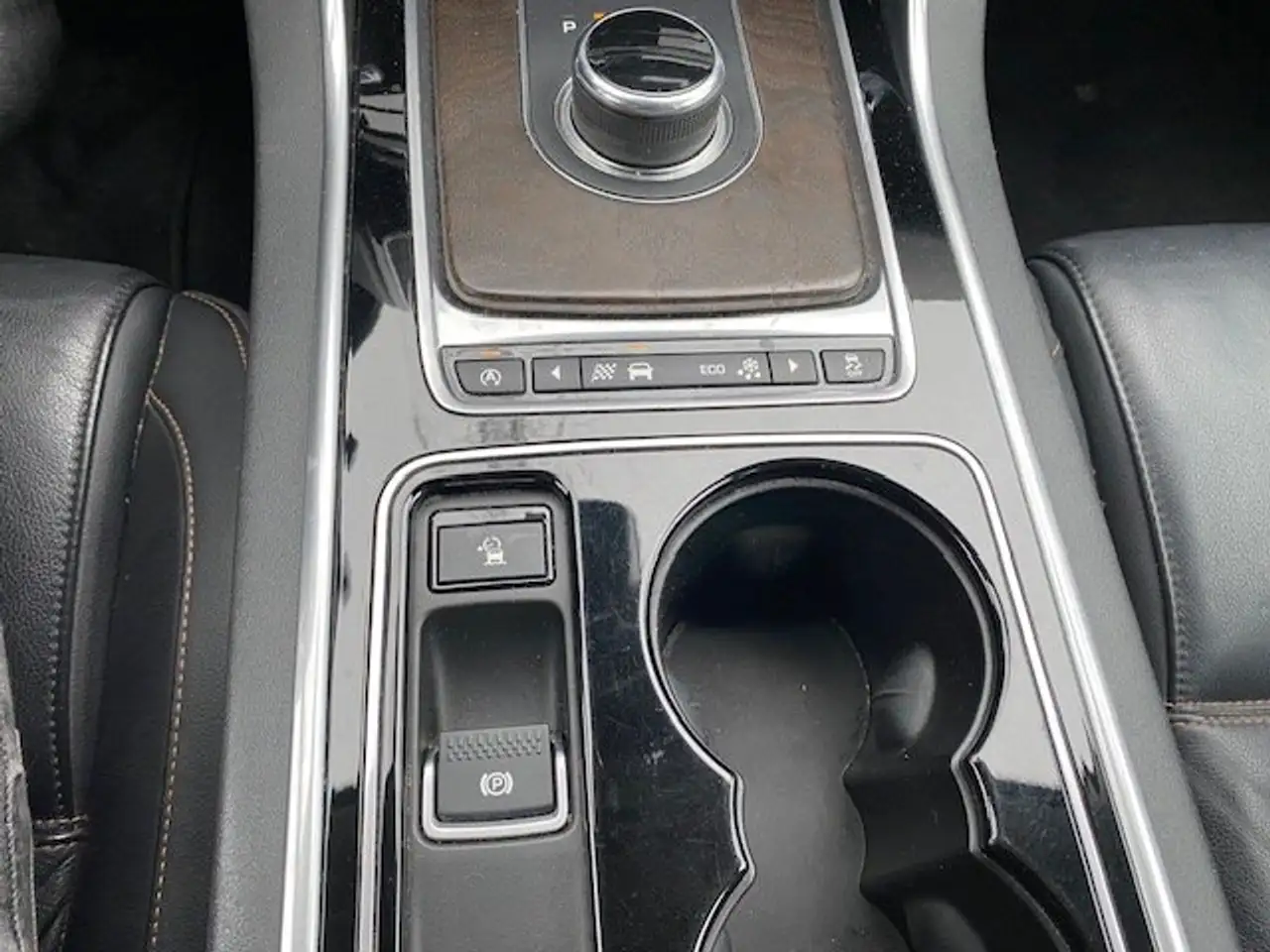Jaguar XE - 11