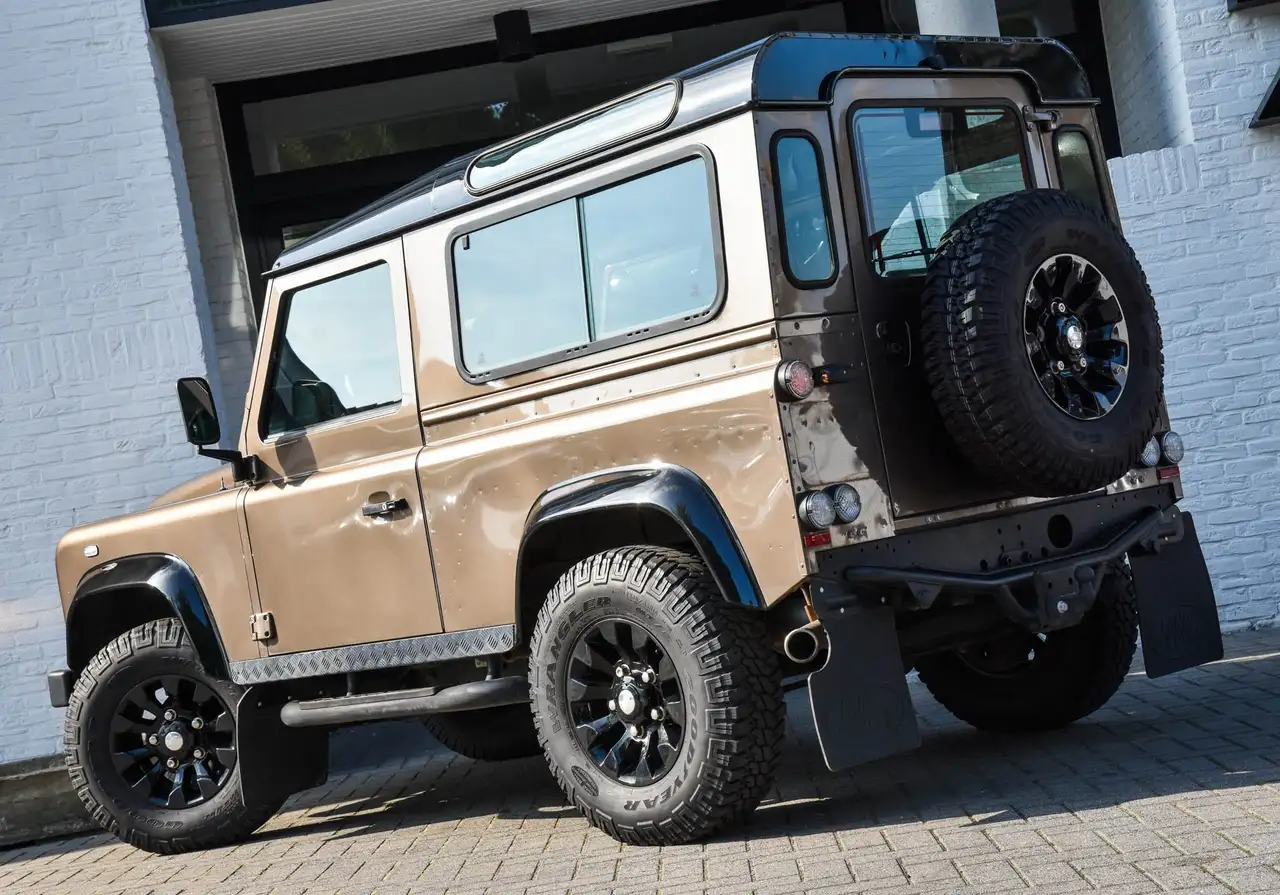 Land Rover Defender - 9