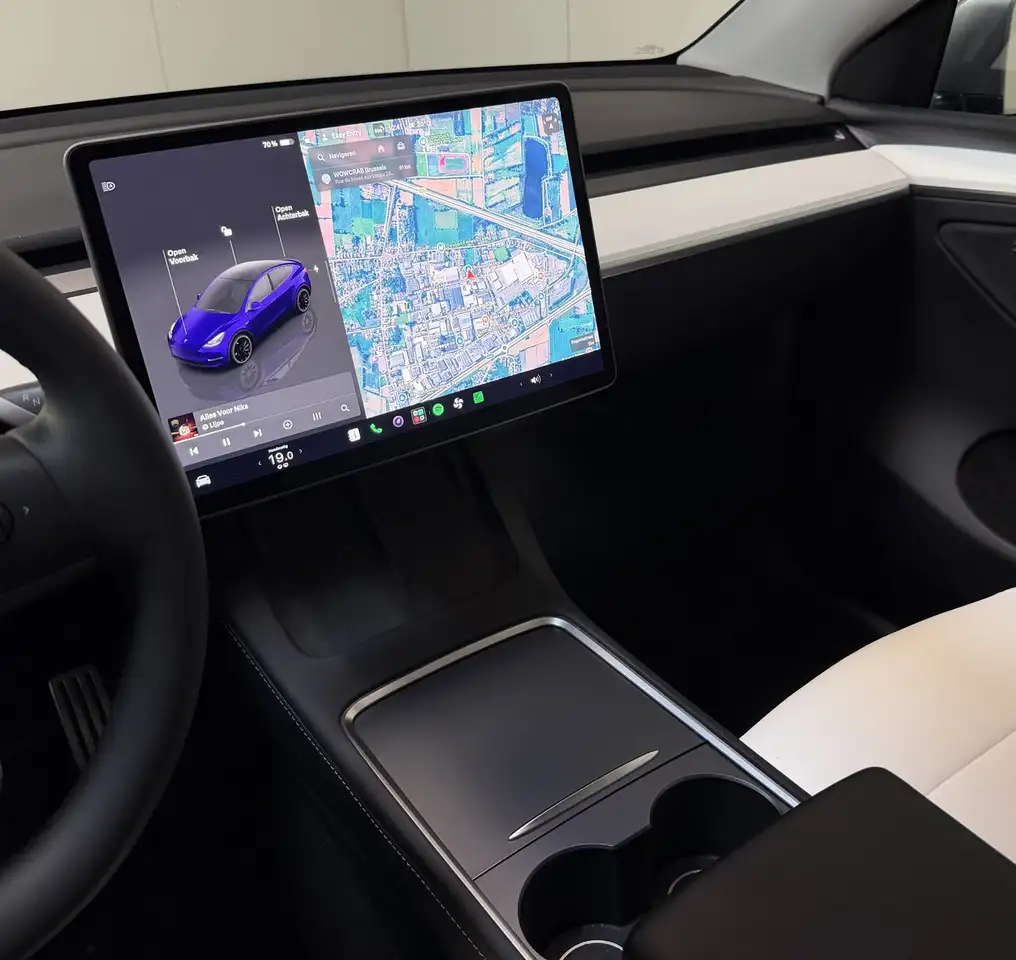 Tesla Model Y - 12