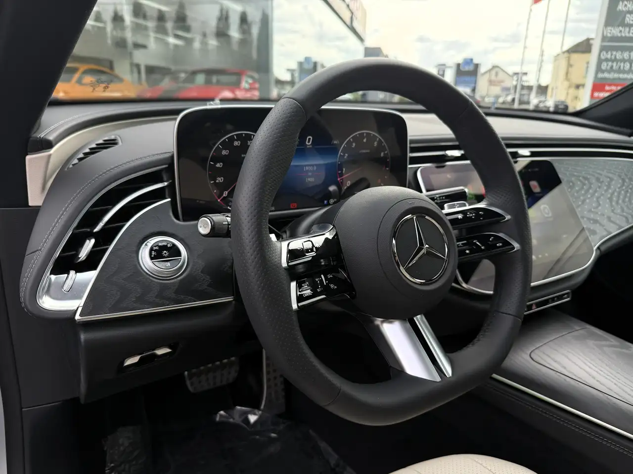 Mercedes-Benz E 200 - 12