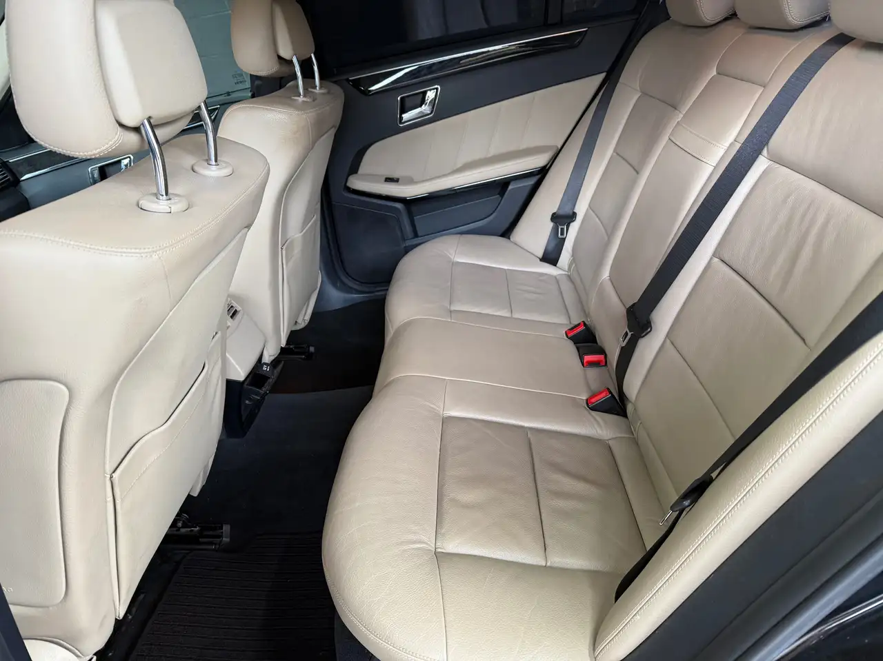 Mercedes-Benz E 200 - 12