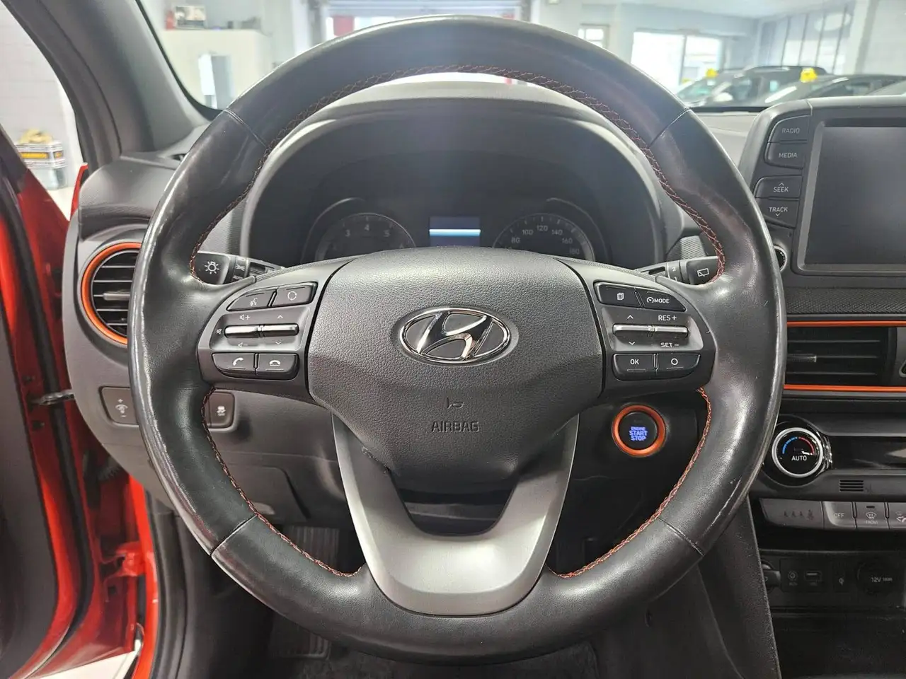 Hyundai KONA - 10