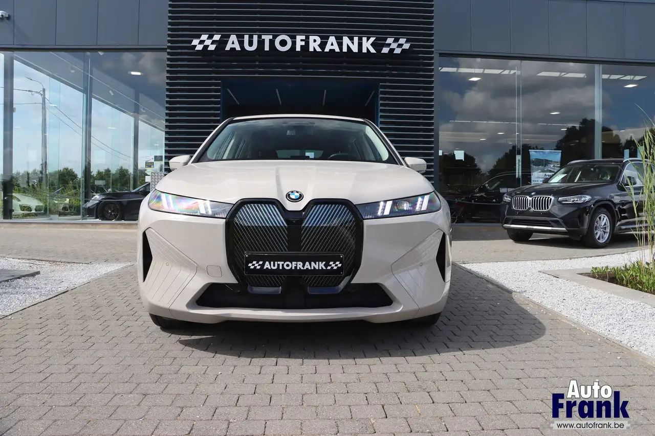 BMW iX - 2