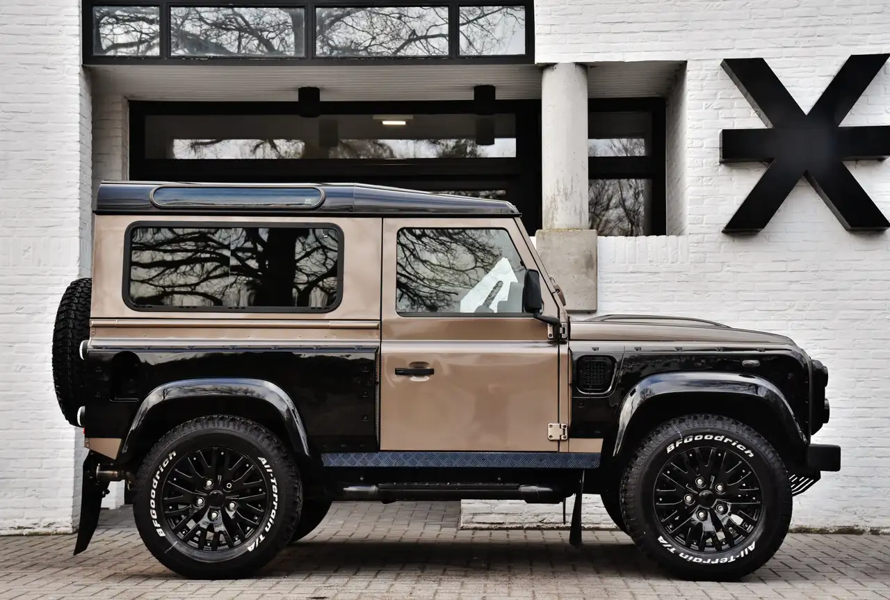 Land Rover Defender - 3