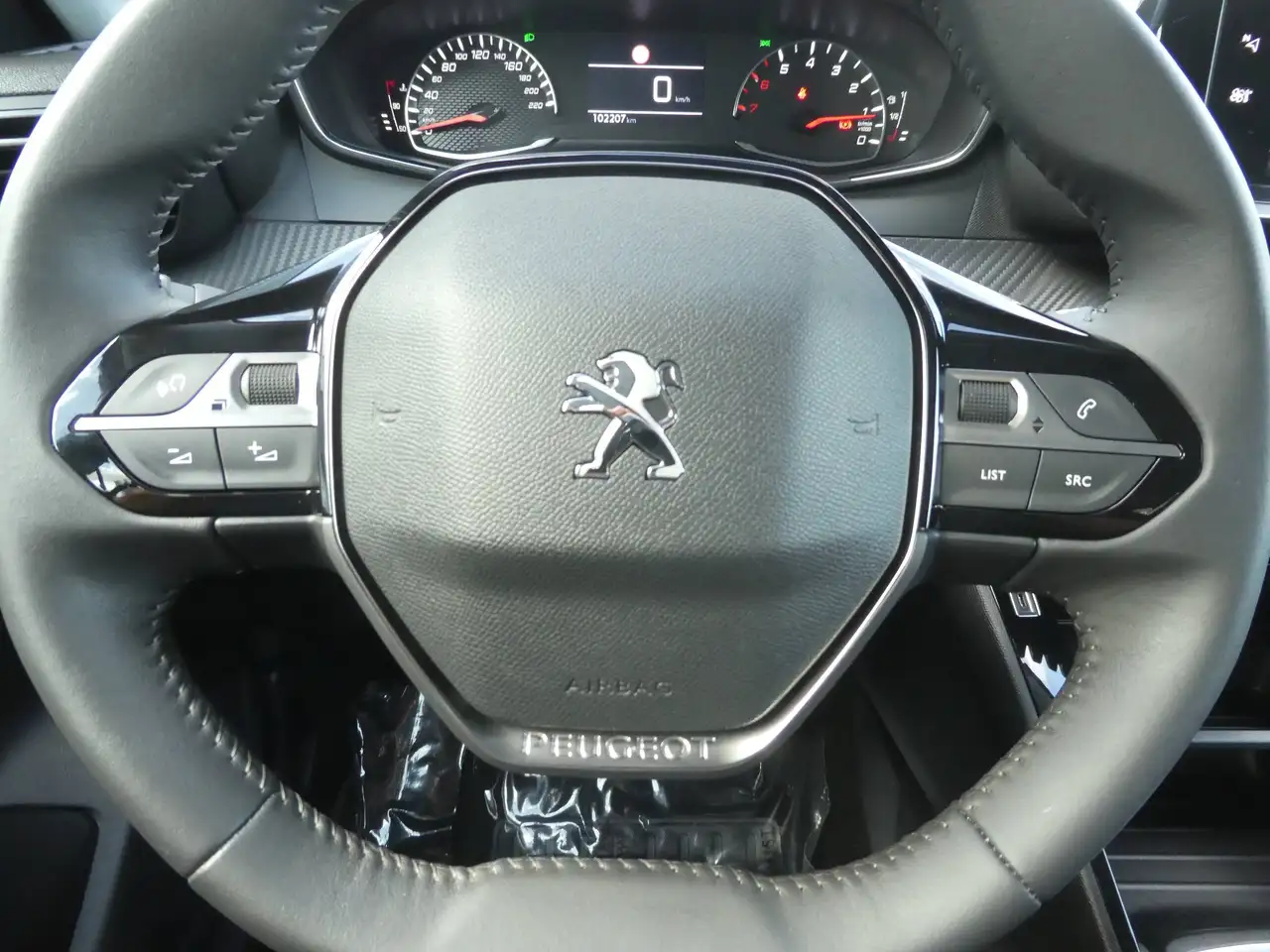 Peugeot 208 - 8