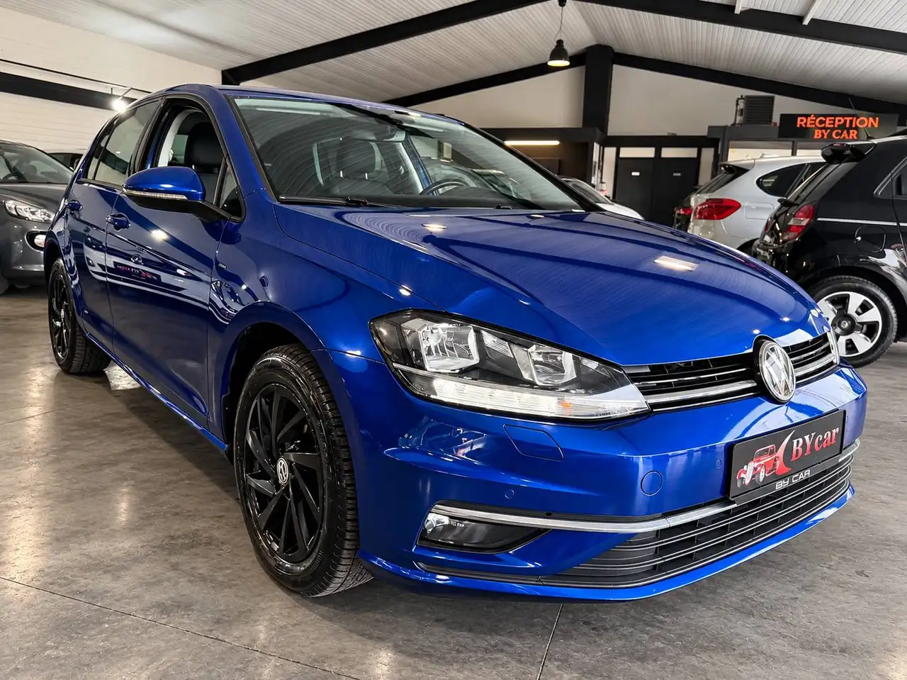 Volkswagen Golf - 2