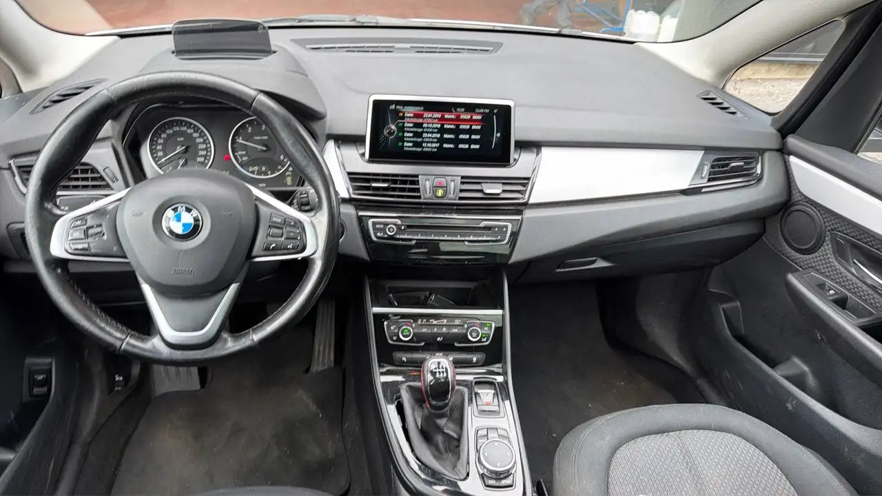 BMW 216 - 9