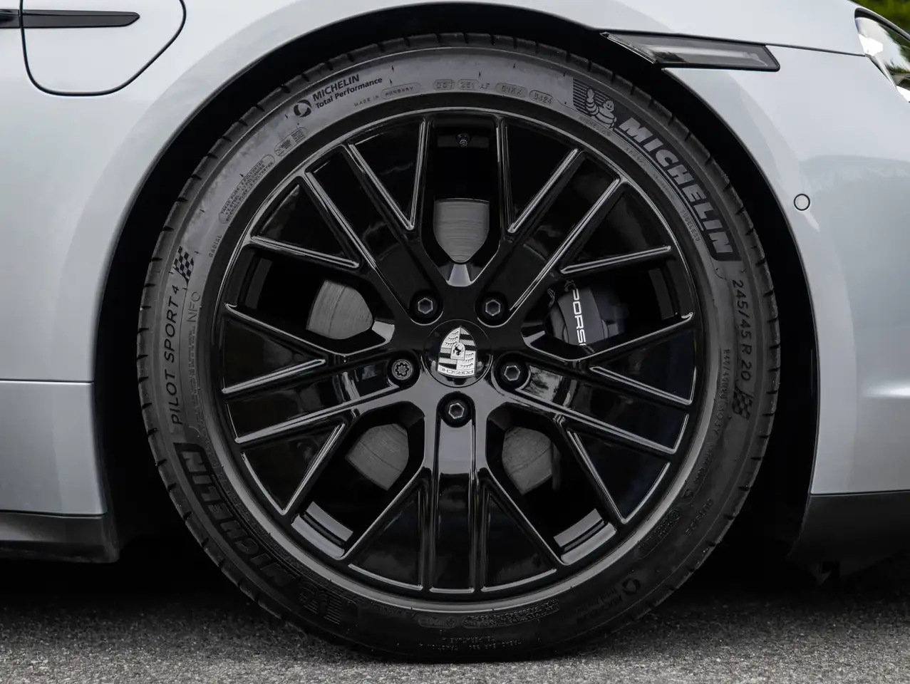 Porsche Taycan - 10