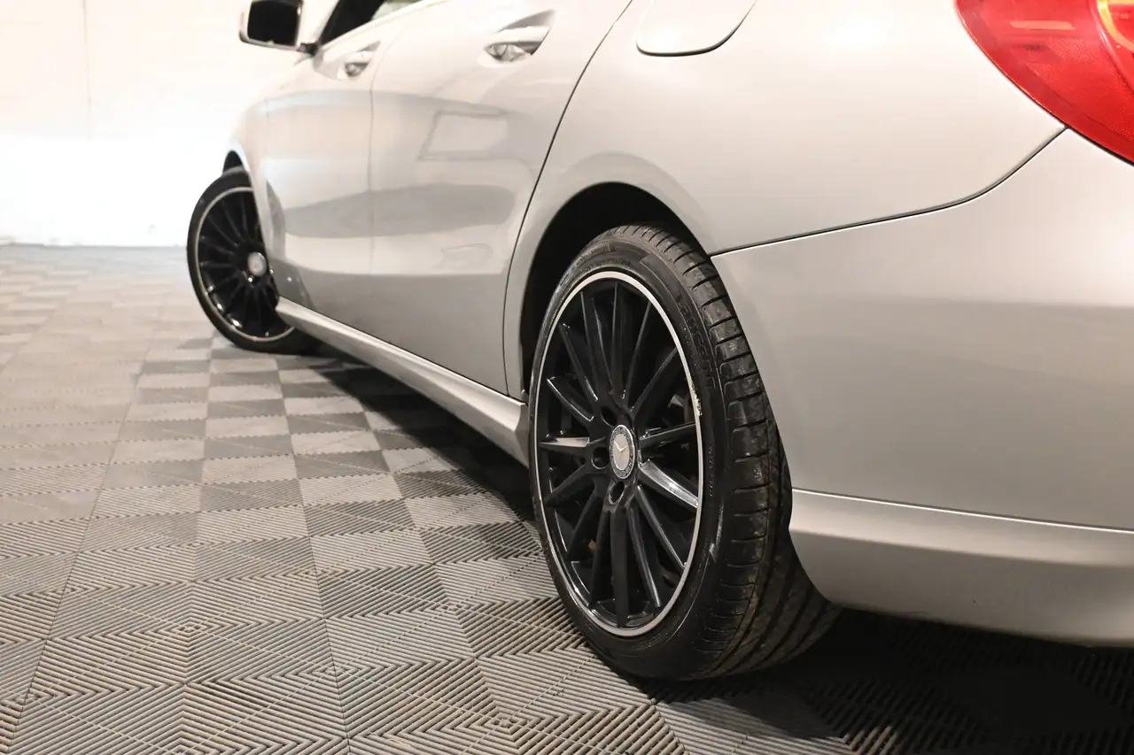 Mercedes-Benz CLA 180 - 9