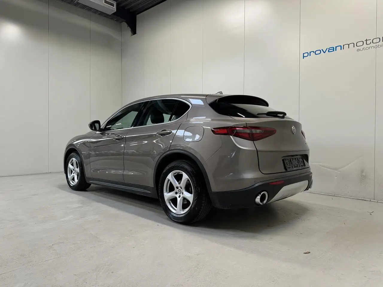 Alfa Romeo Stelvio - 6