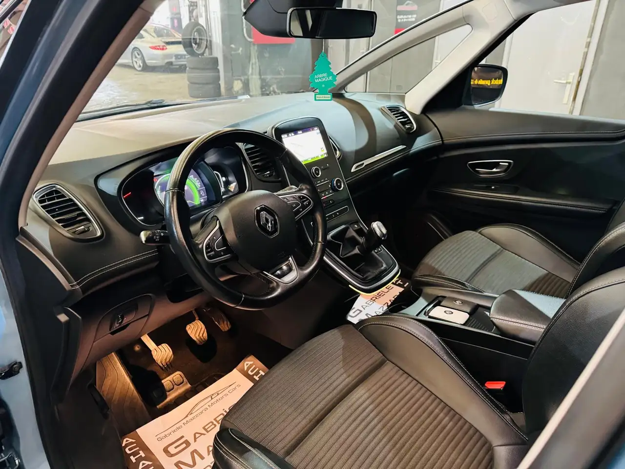 Renault Grand Scenic - 18
