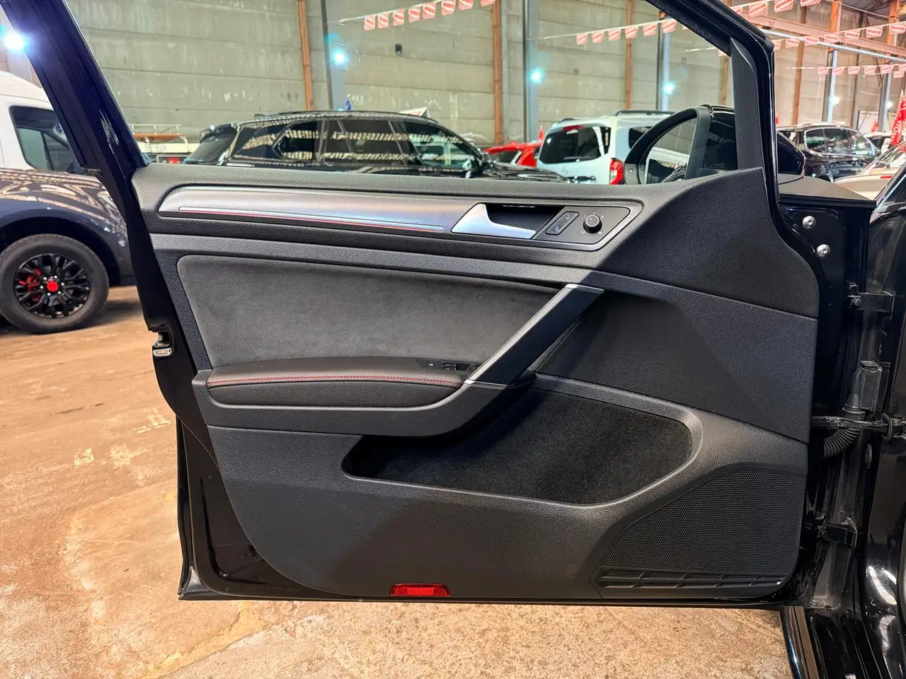 Volkswagen Golf - 28