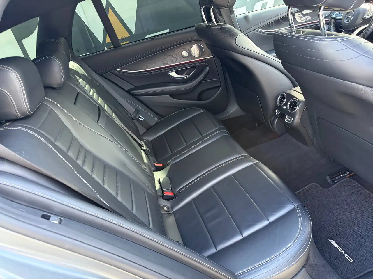 Mercedes-Benz E 200 - 12