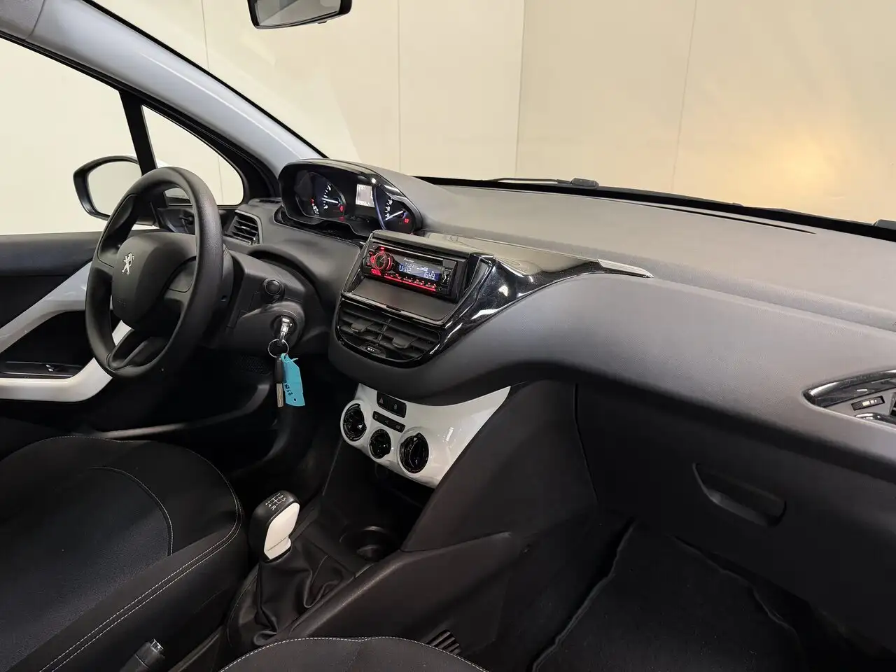 Peugeot 208 - 12