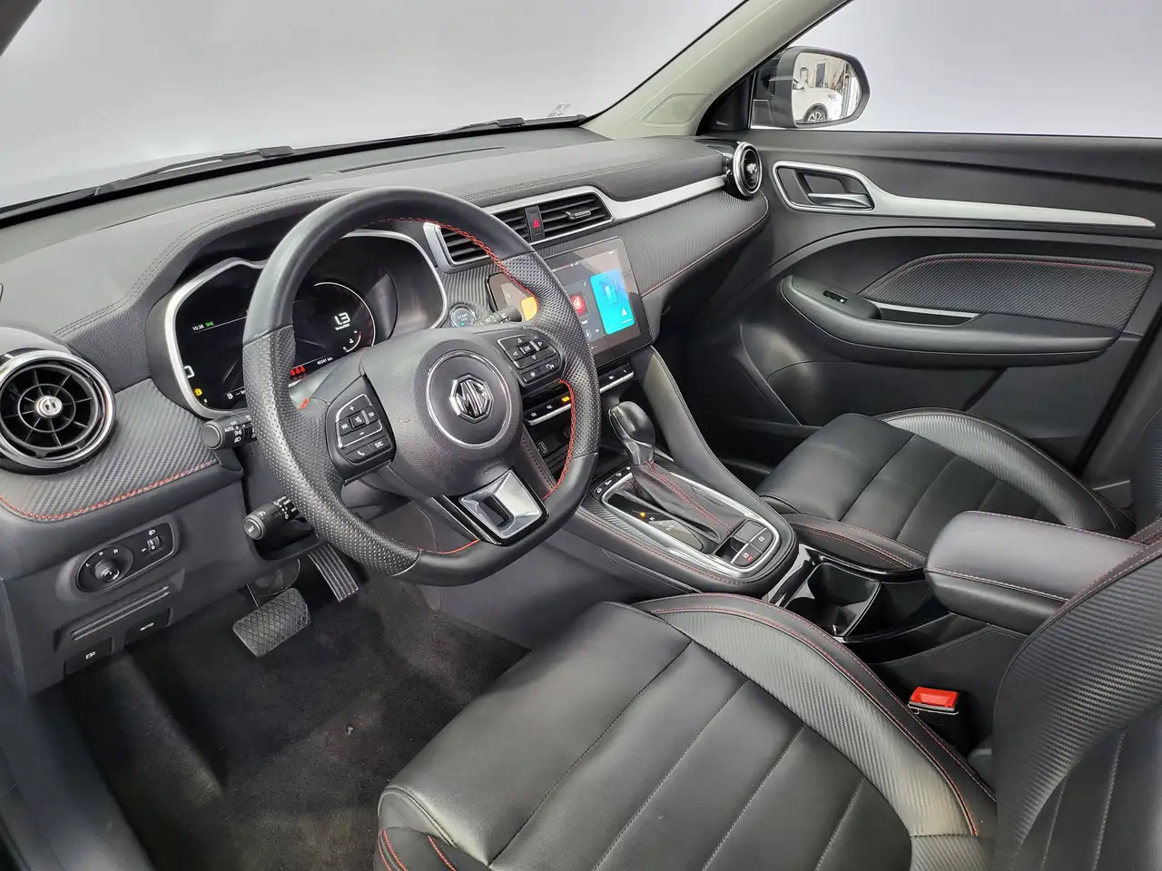 MG ZS - 11