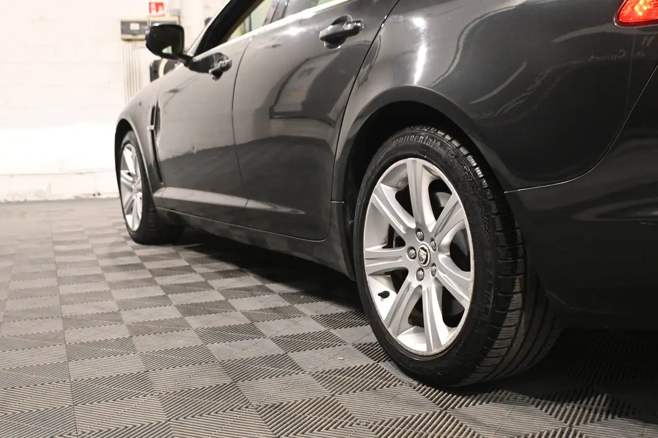 Jaguar XF - 10