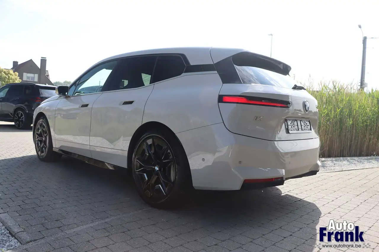BMW iX - 5